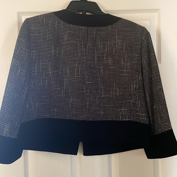 Tahari Cropped Blazer - Picture 4 of 4